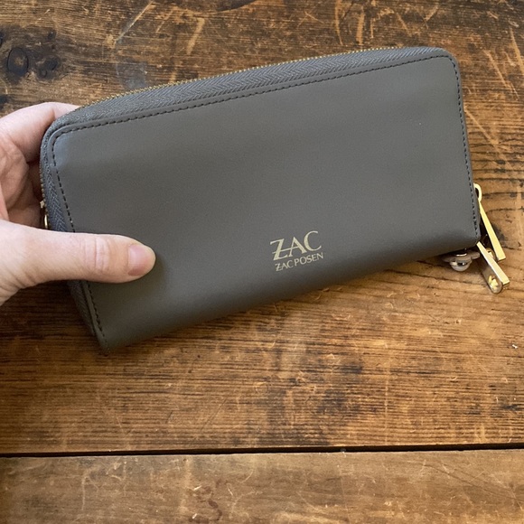 Zac Zac Posen Eartha Checkbook Zip Around Wallet - Taupe with Flowers Zippy - Picture 3 of 12